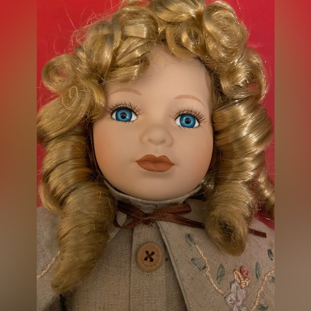 NWT Must Have Gift Blonde Hair, Blue Eyes Vintage Doll-Traditional Country Girls